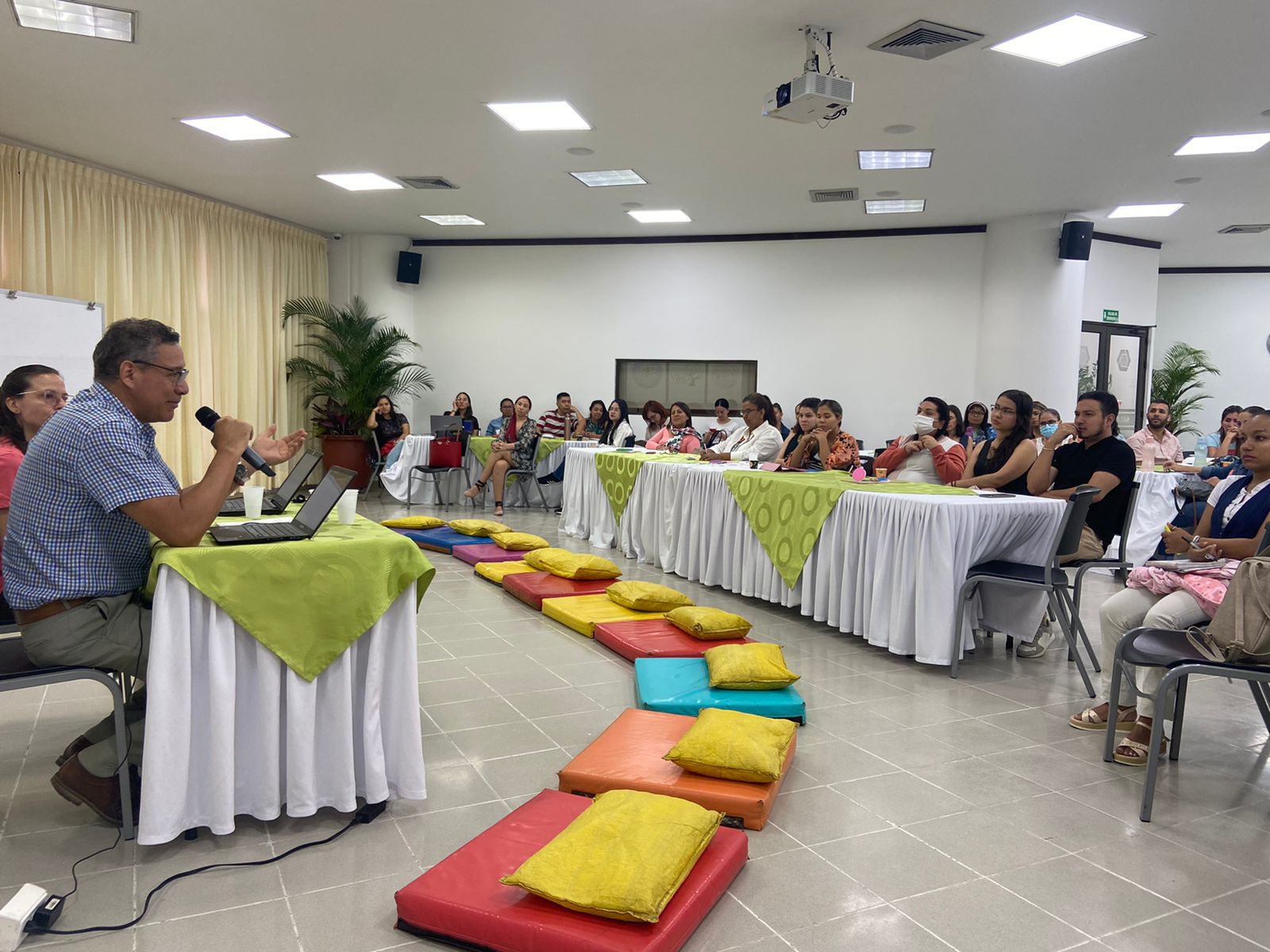 charla de cinev en unicentro cali 2
