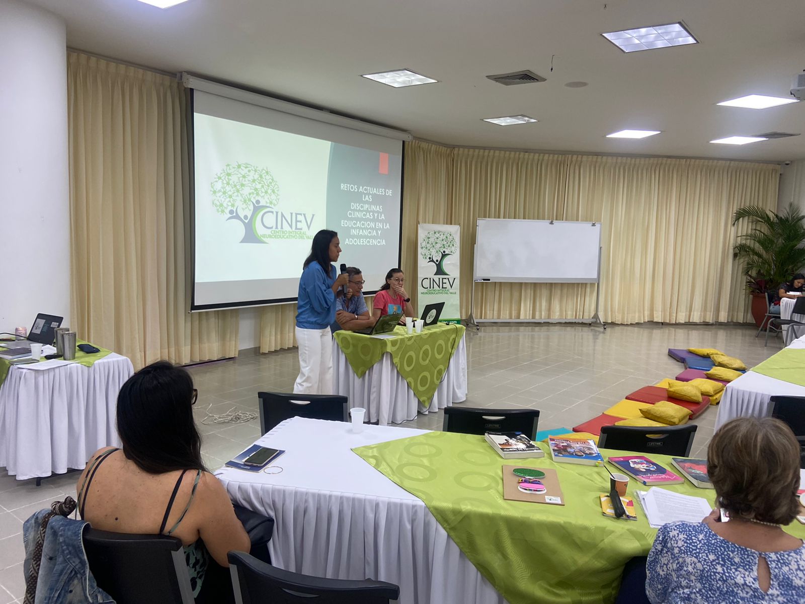 charla de cinev en unicentro cali 4