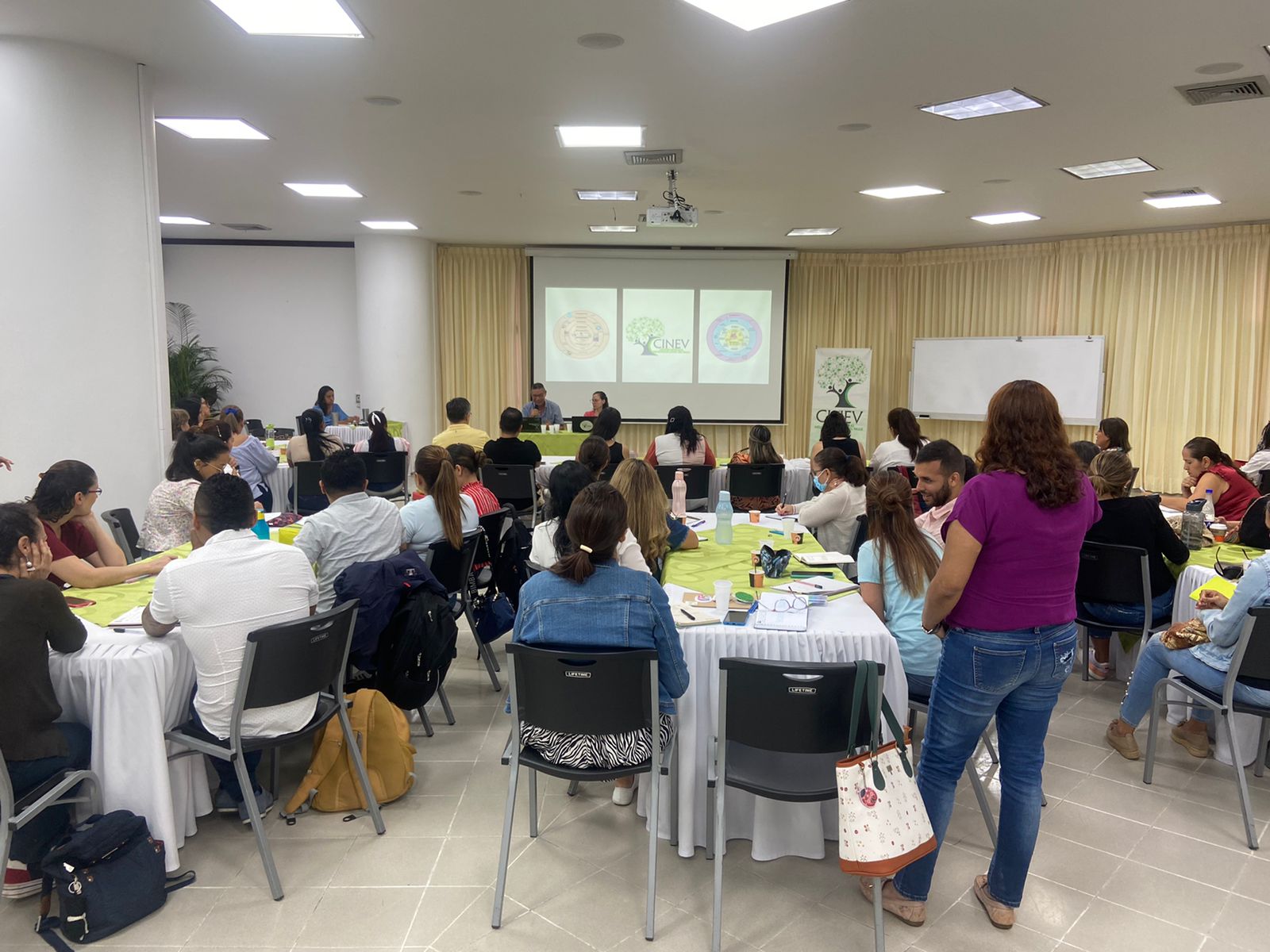 charla de cinev en unicentro cali
